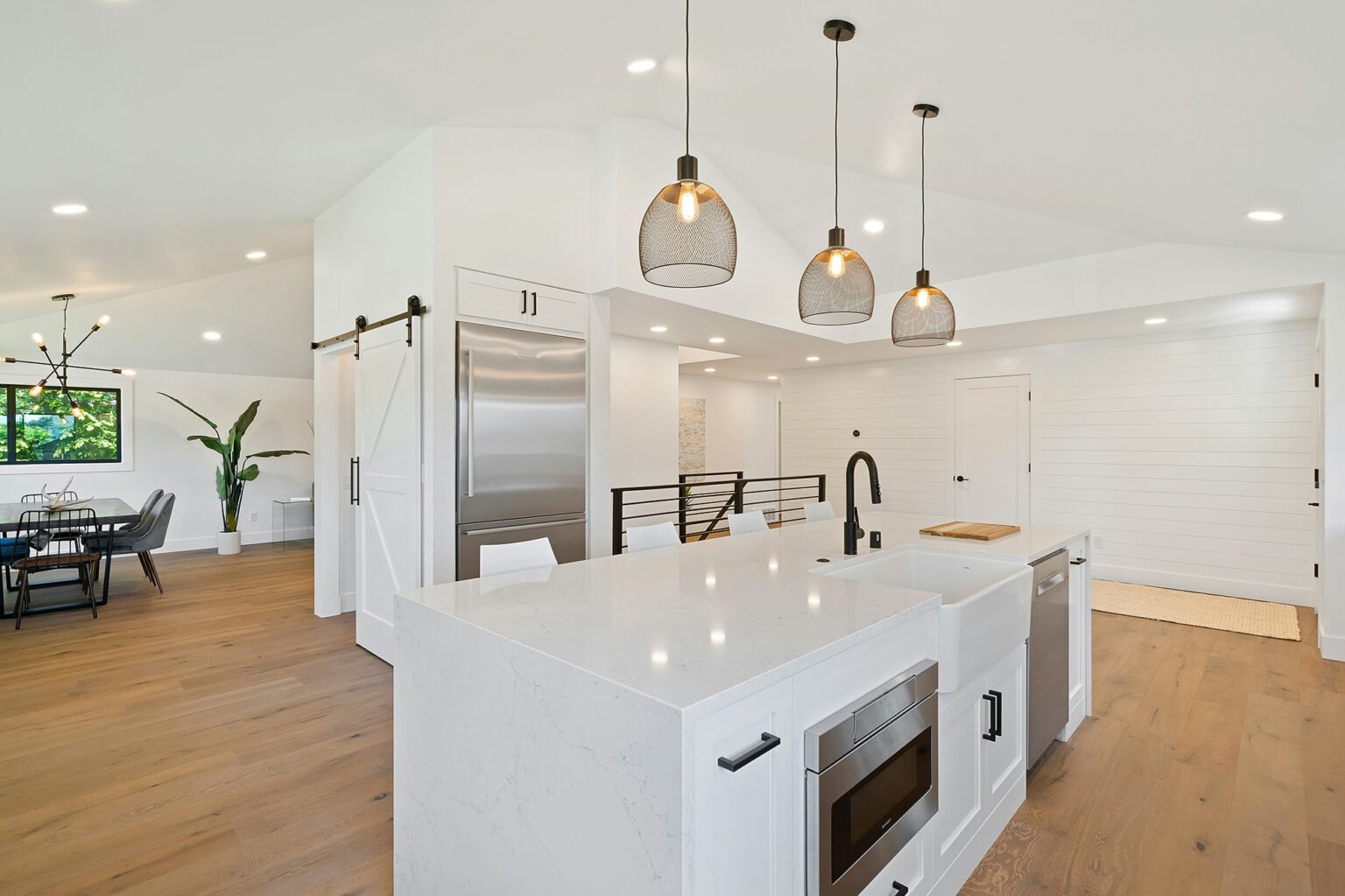 Large bright modern kitchen